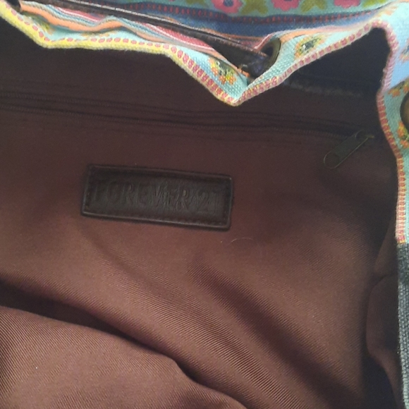 Backpack - Picture 5 of 9